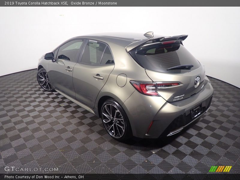 Oxide Bronze / Moonstone 2019 Toyota Corolla Hatchback XSE