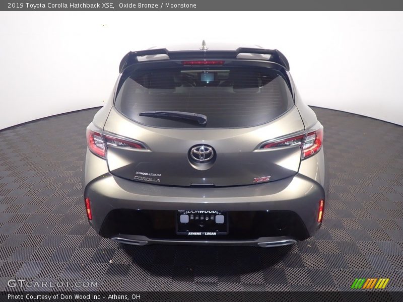 Oxide Bronze / Moonstone 2019 Toyota Corolla Hatchback XSE