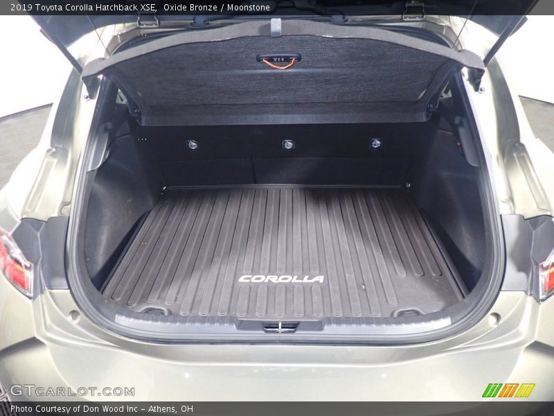 Oxide Bronze / Moonstone 2019 Toyota Corolla Hatchback XSE