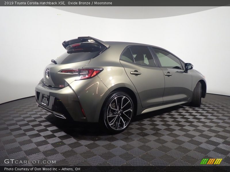 Oxide Bronze / Moonstone 2019 Toyota Corolla Hatchback XSE