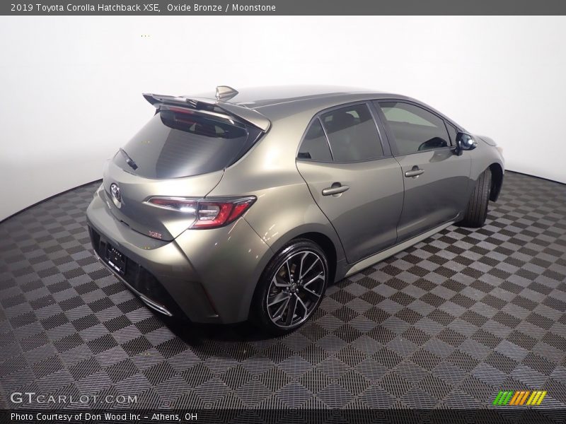 Oxide Bronze / Moonstone 2019 Toyota Corolla Hatchback XSE