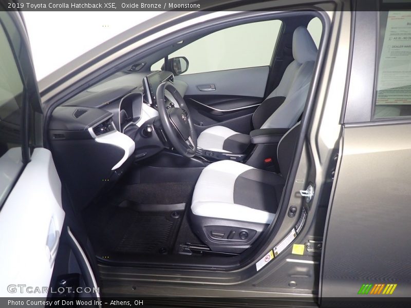 Oxide Bronze / Moonstone 2019 Toyota Corolla Hatchback XSE