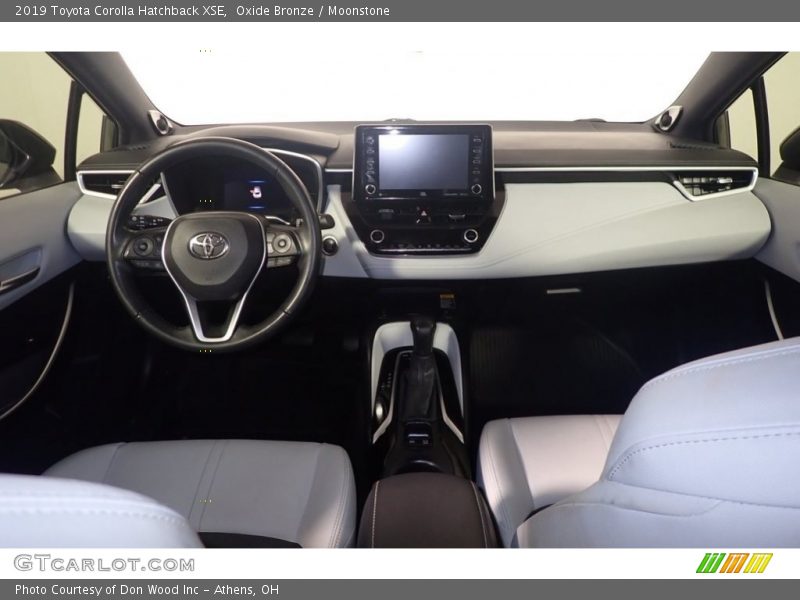 Oxide Bronze / Moonstone 2019 Toyota Corolla Hatchback XSE