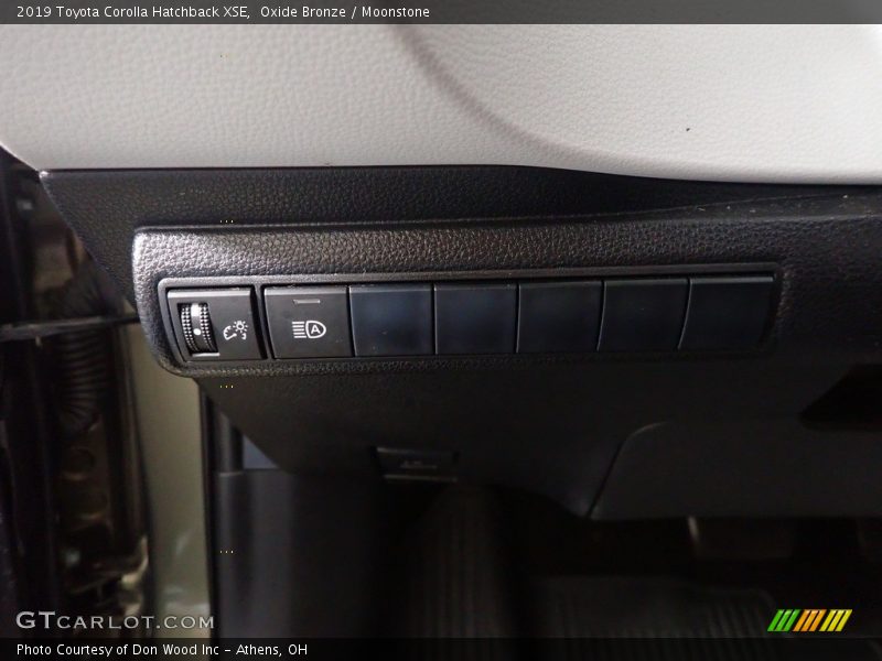 Oxide Bronze / Moonstone 2019 Toyota Corolla Hatchback XSE