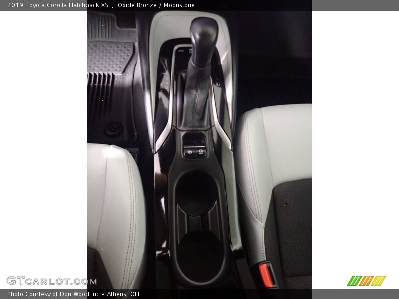 Oxide Bronze / Moonstone 2019 Toyota Corolla Hatchback XSE