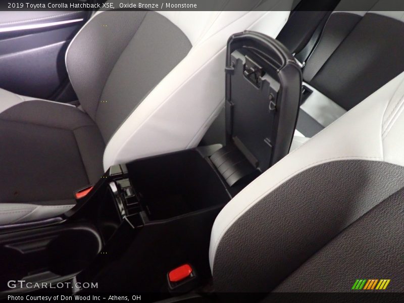 Oxide Bronze / Moonstone 2019 Toyota Corolla Hatchback XSE