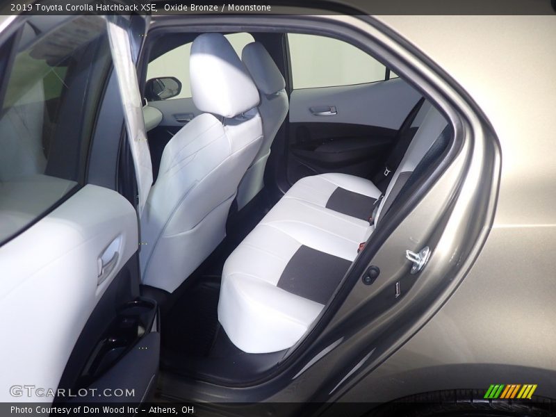 Oxide Bronze / Moonstone 2019 Toyota Corolla Hatchback XSE