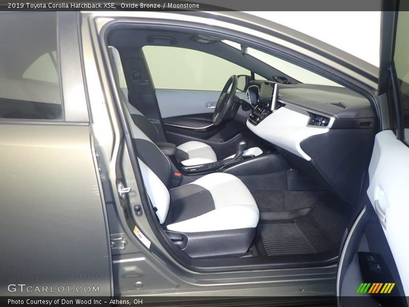 Oxide Bronze / Moonstone 2019 Toyota Corolla Hatchback XSE