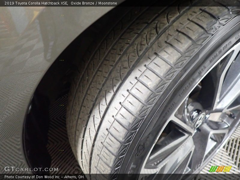 Oxide Bronze / Moonstone 2019 Toyota Corolla Hatchback XSE