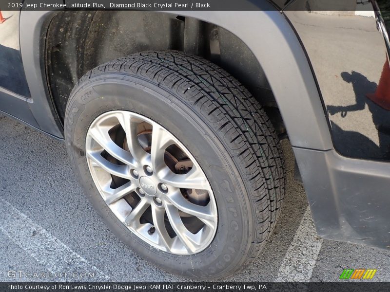 Diamond Black Crystal Pearl / Black 2019 Jeep Cherokee Latitude Plus
