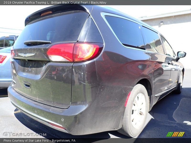 Brilliant Black Crystal Pearl / Black/Alloy 2019 Chrysler Pacifica Touring L