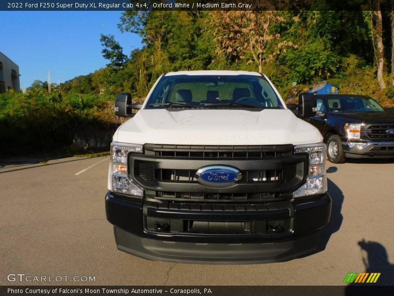 Oxford White / Medium Earth Gray 2022 Ford F250 Super Duty XL Regular Cab 4x4