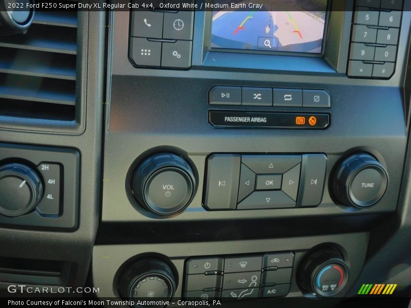 Oxford White / Medium Earth Gray 2022 Ford F250 Super Duty XL Regular Cab 4x4