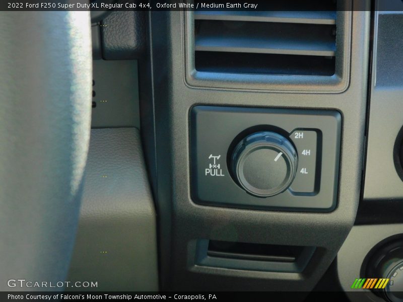 Oxford White / Medium Earth Gray 2022 Ford F250 Super Duty XL Regular Cab 4x4