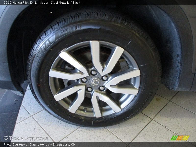 Modern Steel Metallic / Black 2019 Honda Pilot EX-L