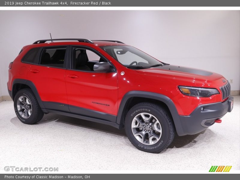 Firecracker Red / Black 2019 Jeep Cherokee Trailhawk 4x4