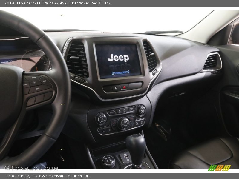 Firecracker Red / Black 2019 Jeep Cherokee Trailhawk 4x4