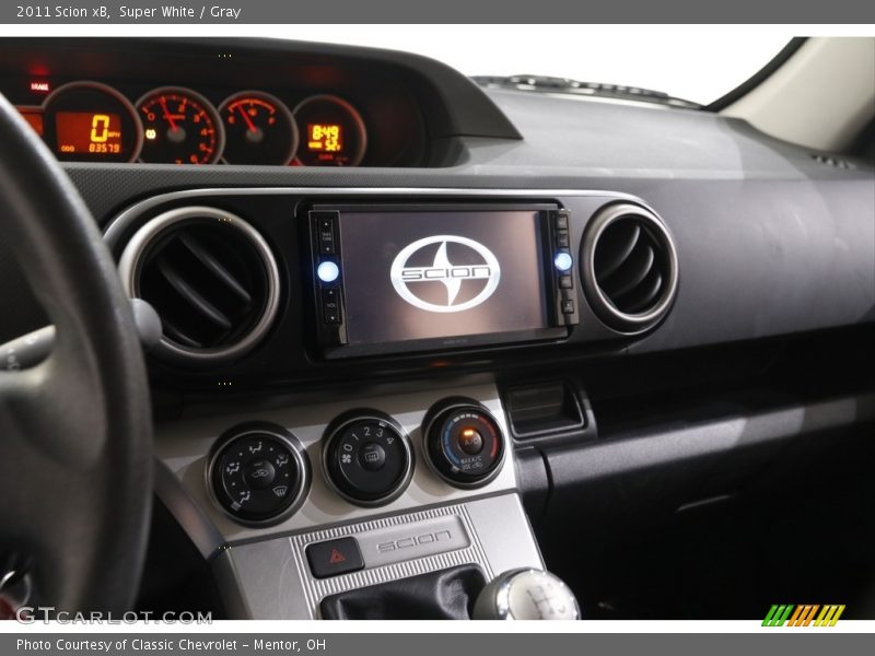 Super White / Gray 2011 Scion xB