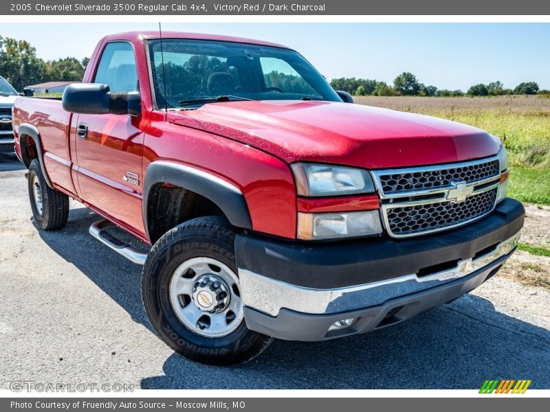 Front 3/4 View of 2005 Silverado 3500 Regular Cab 4x4