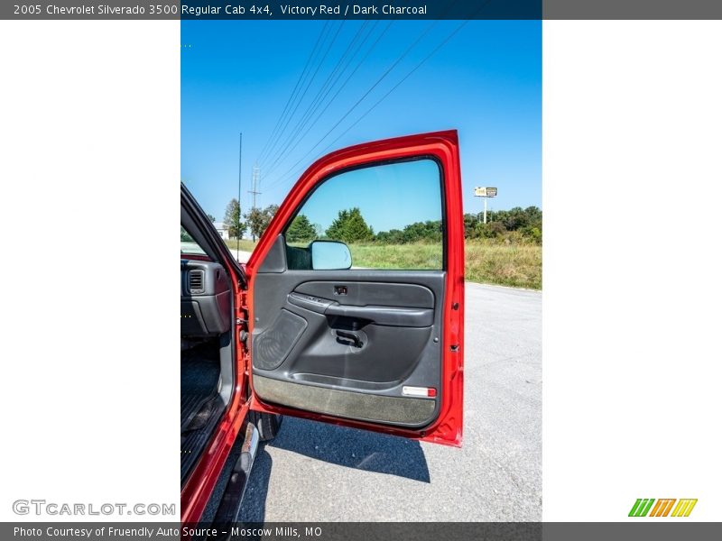 Victory Red / Dark Charcoal 2005 Chevrolet Silverado 3500 Regular Cab 4x4
