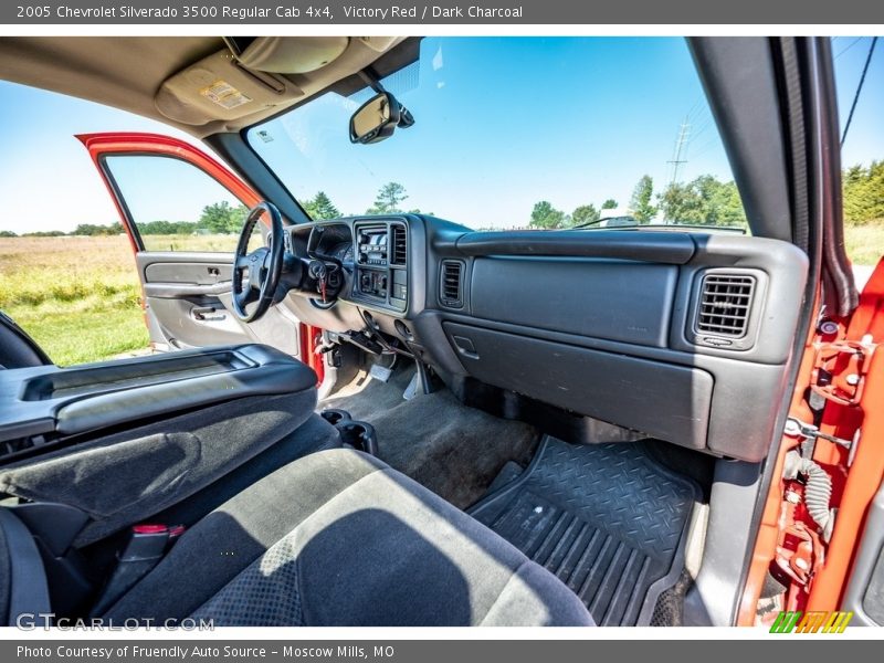 Dashboard of 2005 Silverado 3500 Regular Cab 4x4