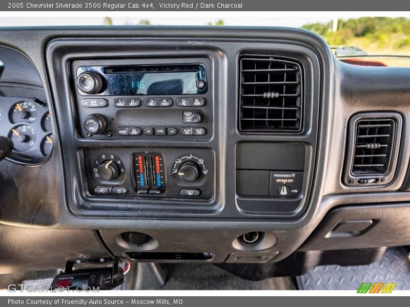 Controls of 2005 Silverado 3500 Regular Cab 4x4