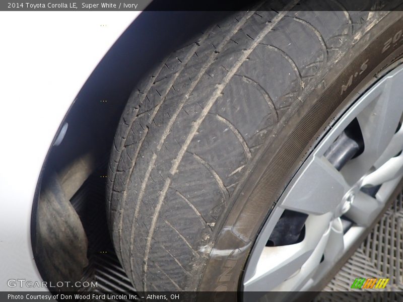 Super White / Ivory 2014 Toyota Corolla LE