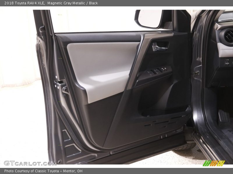 Magnetic Gray Metallic / Black 2018 Toyota RAV4 XLE