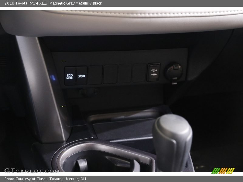 Magnetic Gray Metallic / Black 2018 Toyota RAV4 XLE