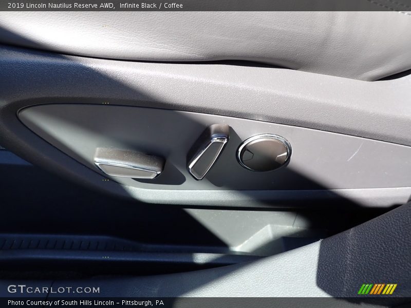 Infinite Black / Coffee 2019 Lincoln Nautilus Reserve AWD