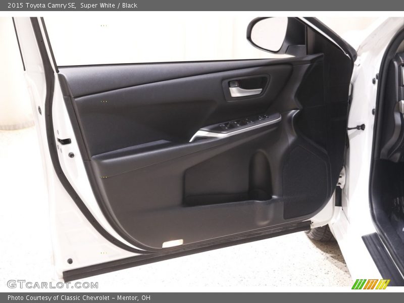 Super White / Black 2015 Toyota Camry SE