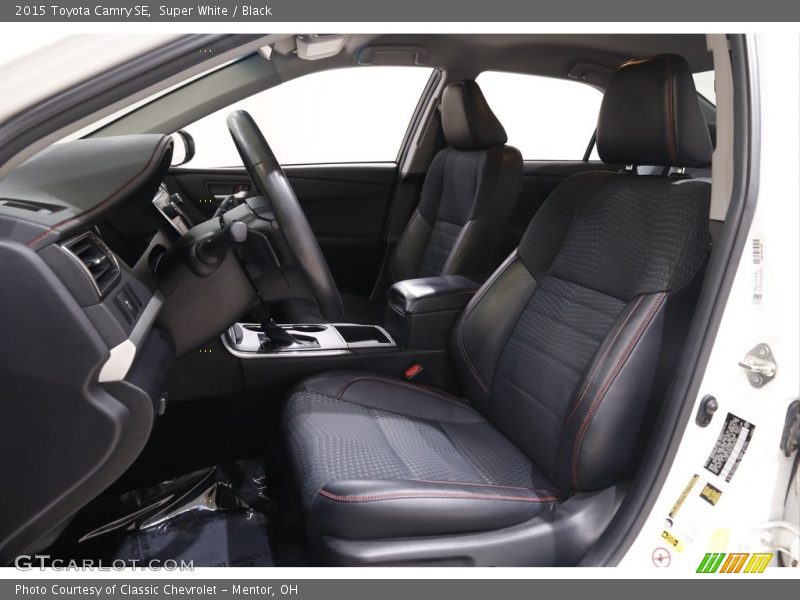 Super White / Black 2015 Toyota Camry SE