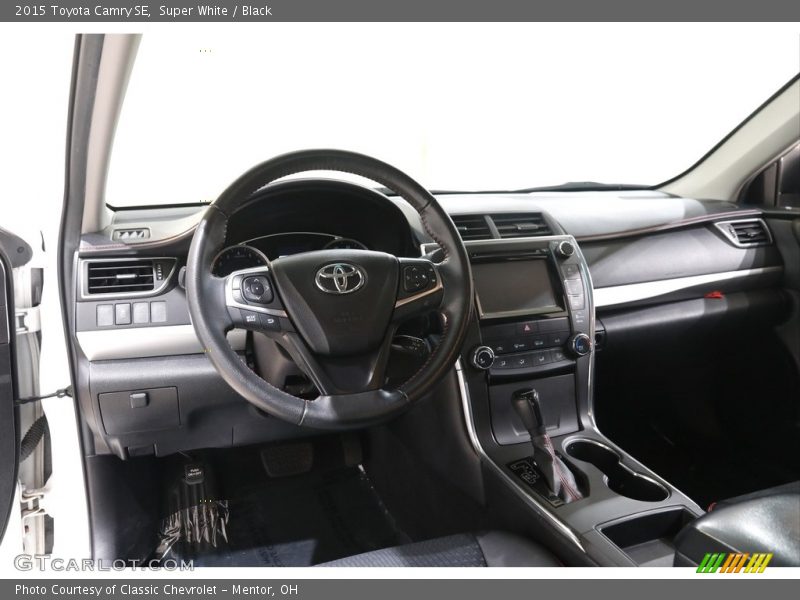 Super White / Black 2015 Toyota Camry SE