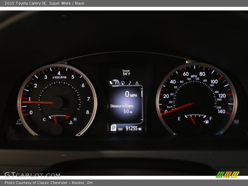 Super White / Black 2015 Toyota Camry SE