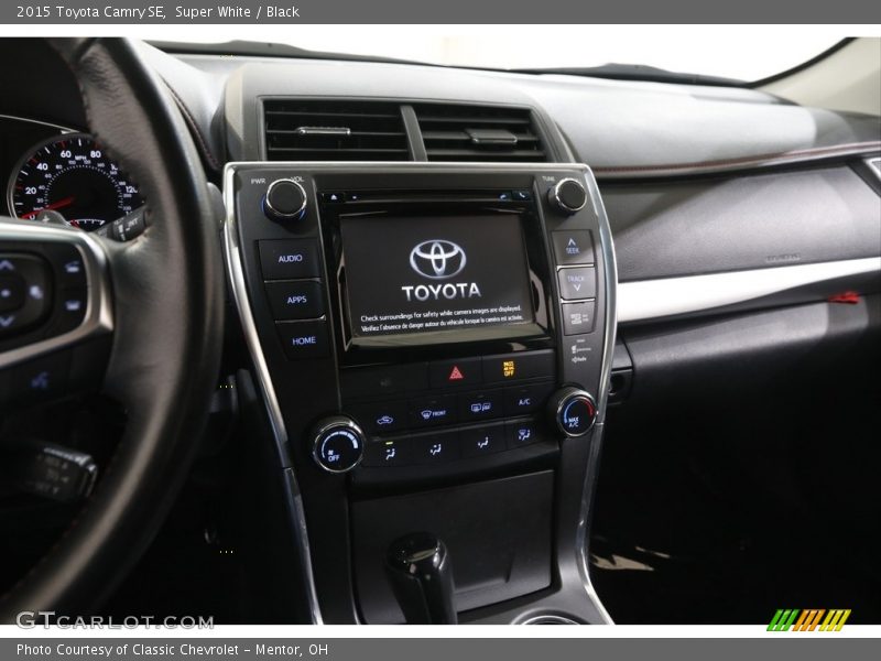 Super White / Black 2015 Toyota Camry SE