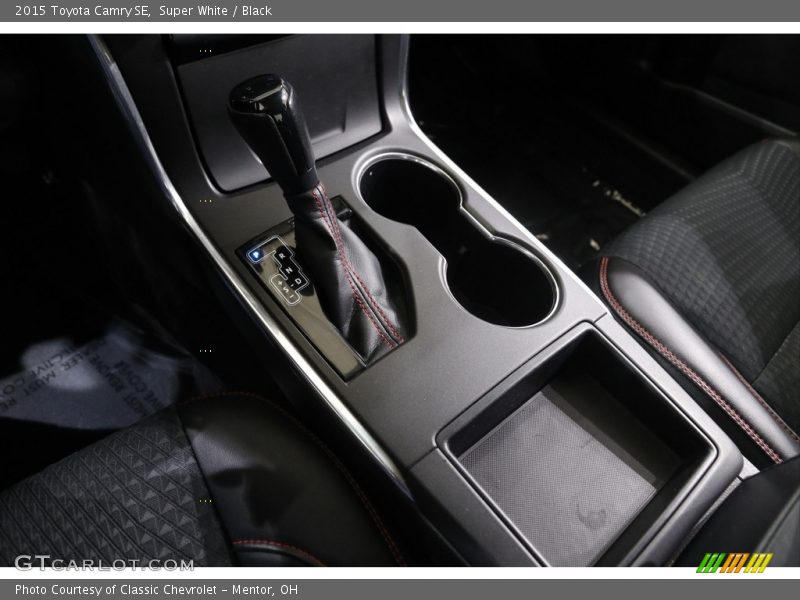 Super White / Black 2015 Toyota Camry SE