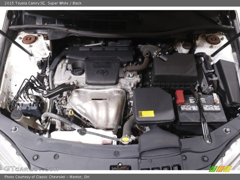 Super White / Black 2015 Toyota Camry SE