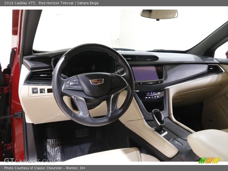 Red Horizon Tintcoat / Sahara Beige 2019 Cadillac XT5
