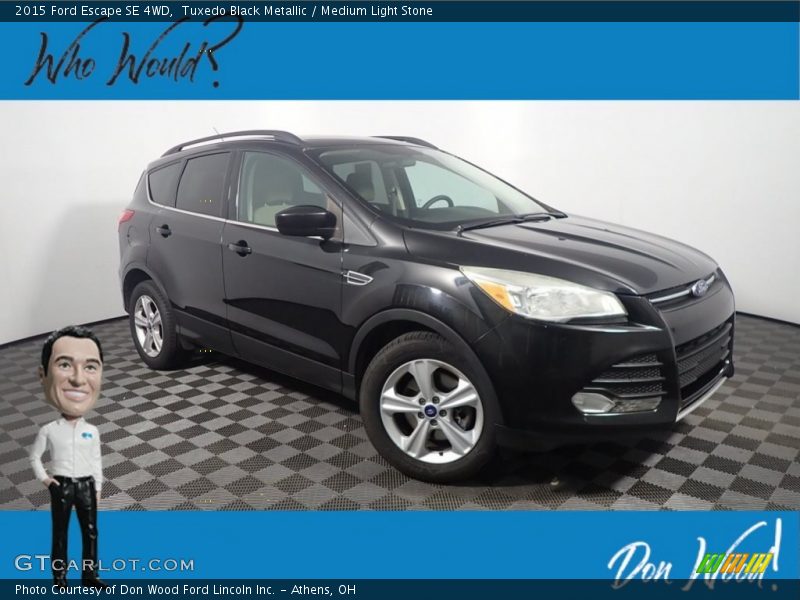 Tuxedo Black Metallic / Medium Light Stone 2015 Ford Escape SE 4WD