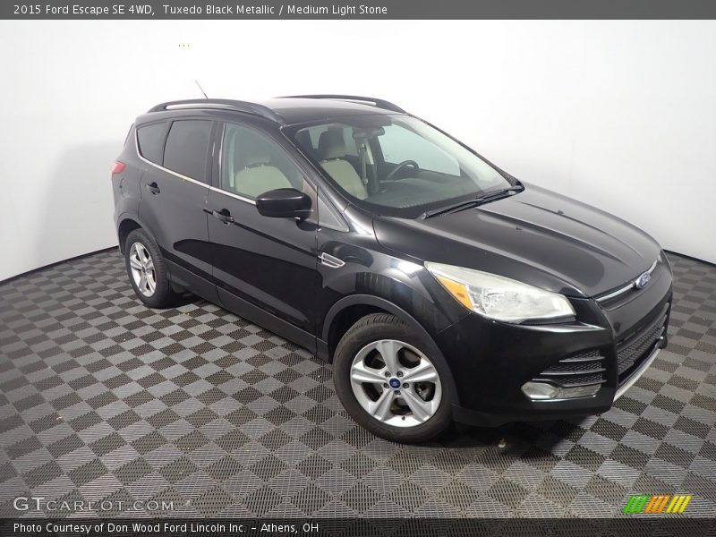 Tuxedo Black Metallic / Medium Light Stone 2015 Ford Escape SE 4WD