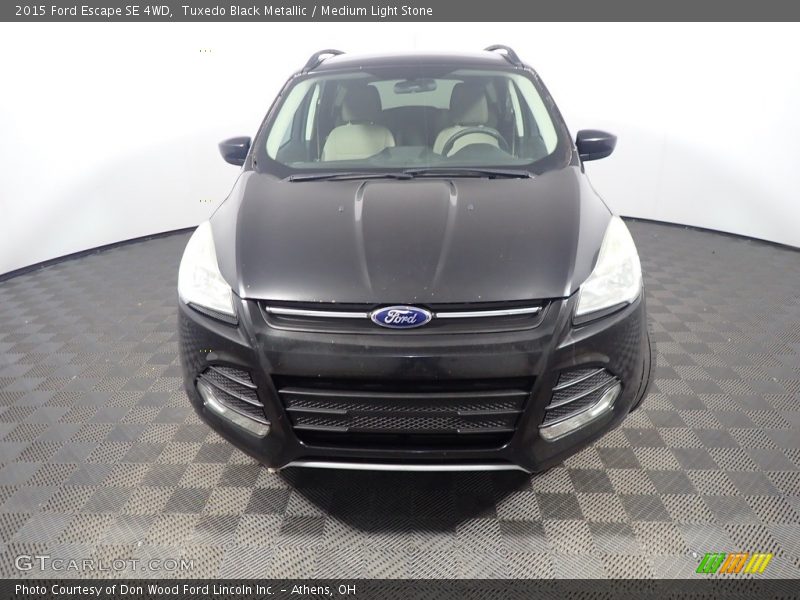 Tuxedo Black Metallic / Medium Light Stone 2015 Ford Escape SE 4WD
