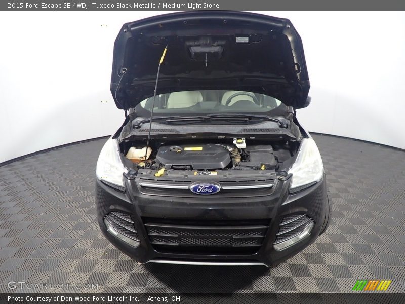 Tuxedo Black Metallic / Medium Light Stone 2015 Ford Escape SE 4WD