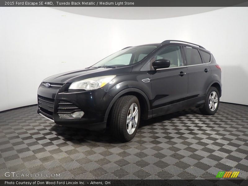 Tuxedo Black Metallic / Medium Light Stone 2015 Ford Escape SE 4WD