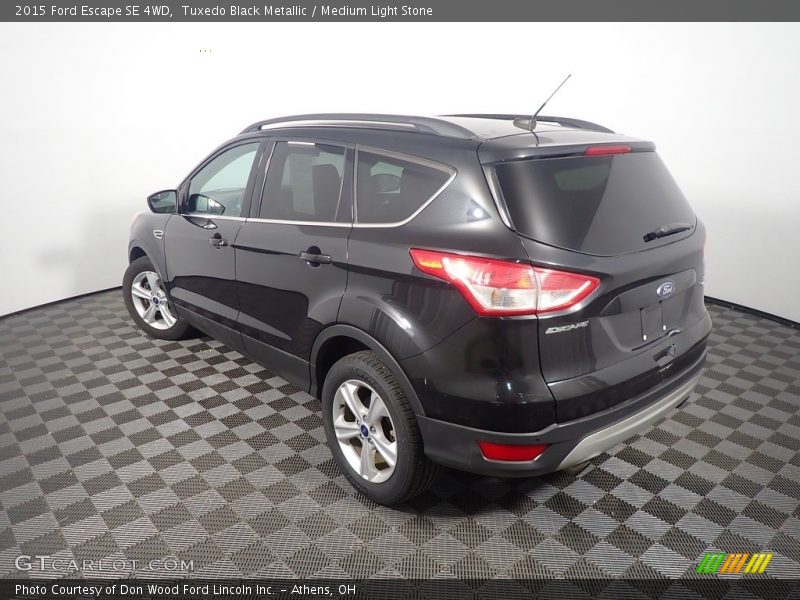 Tuxedo Black Metallic / Medium Light Stone 2015 Ford Escape SE 4WD