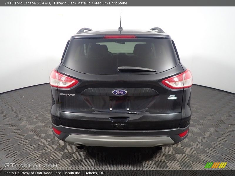 Tuxedo Black Metallic / Medium Light Stone 2015 Ford Escape SE 4WD