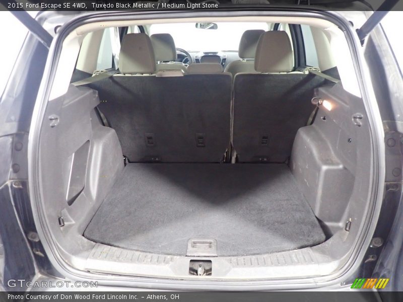 Tuxedo Black Metallic / Medium Light Stone 2015 Ford Escape SE 4WD