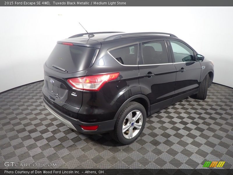 Tuxedo Black Metallic / Medium Light Stone 2015 Ford Escape SE 4WD