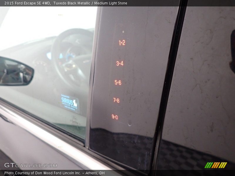 Tuxedo Black Metallic / Medium Light Stone 2015 Ford Escape SE 4WD