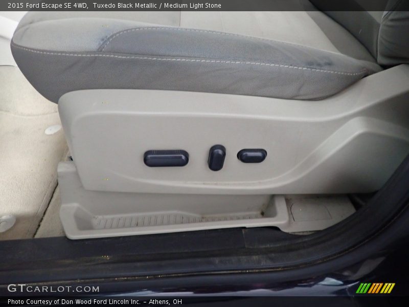 Tuxedo Black Metallic / Medium Light Stone 2015 Ford Escape SE 4WD