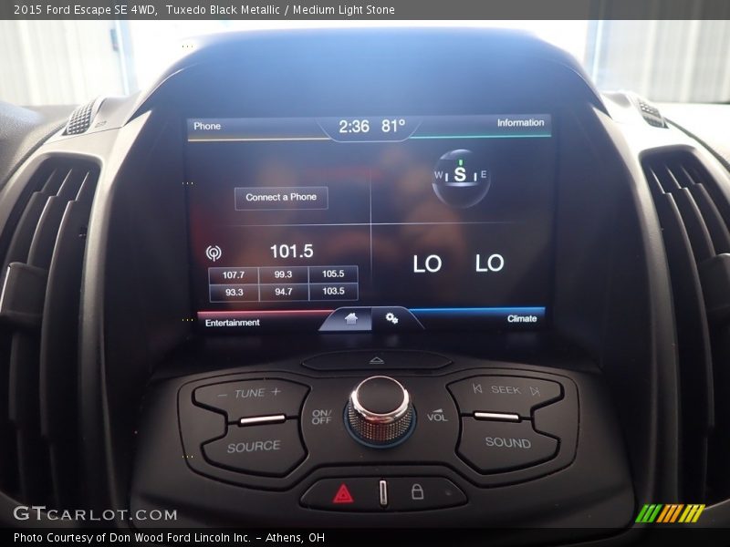 Tuxedo Black Metallic / Medium Light Stone 2015 Ford Escape SE 4WD